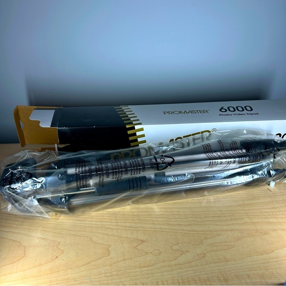 Promaster 6000 tripod brand new never used